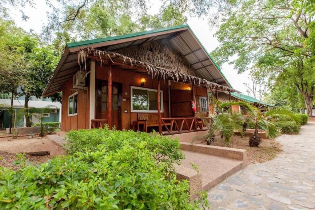 Varee Valley Resort And Restaurant Khon Kaen Exterior photo
