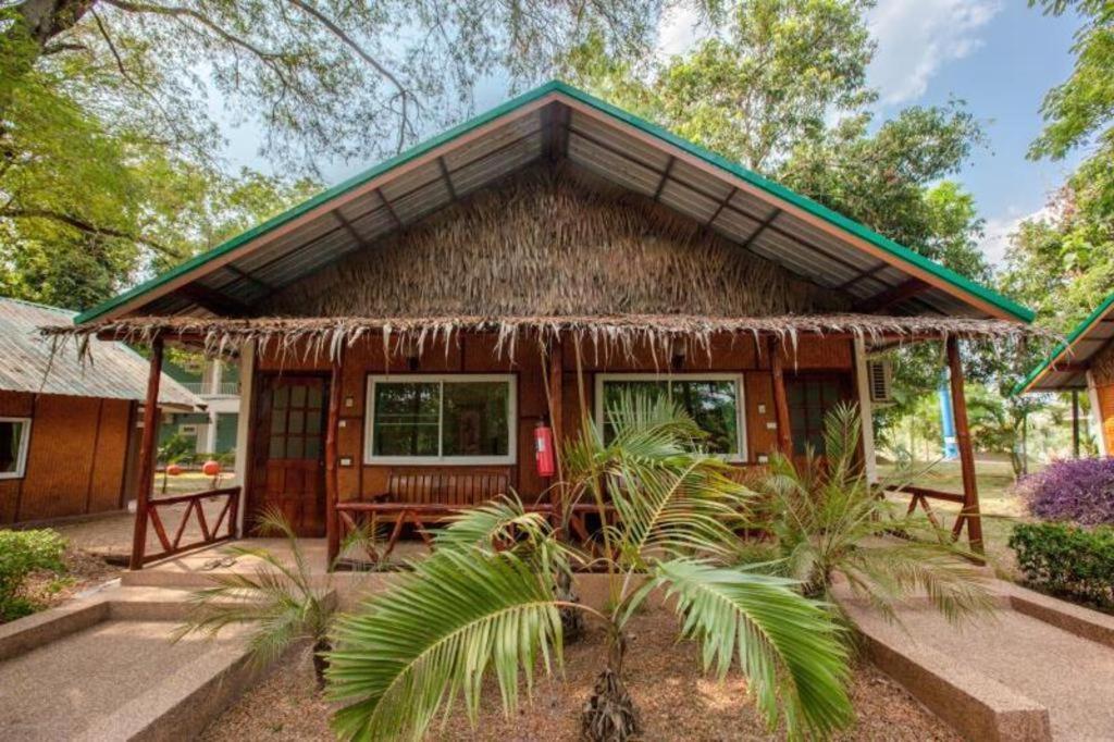 Varee Valley Resort And Restaurant Khon Kaen Exterior photo